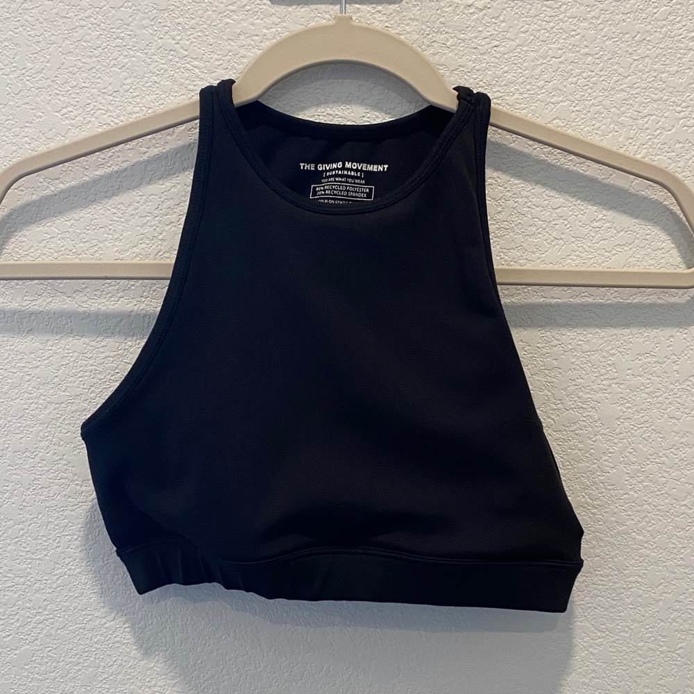 The giving movement | Black sports bra
